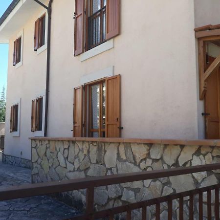Appartamento Del Lago Villetta Barrea Exterior photo