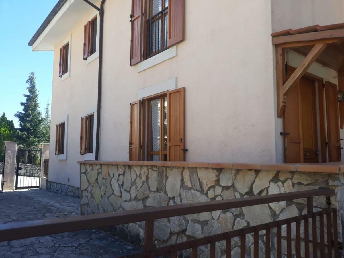 Appartamento Del Lago Villetta Barrea Exterior photo